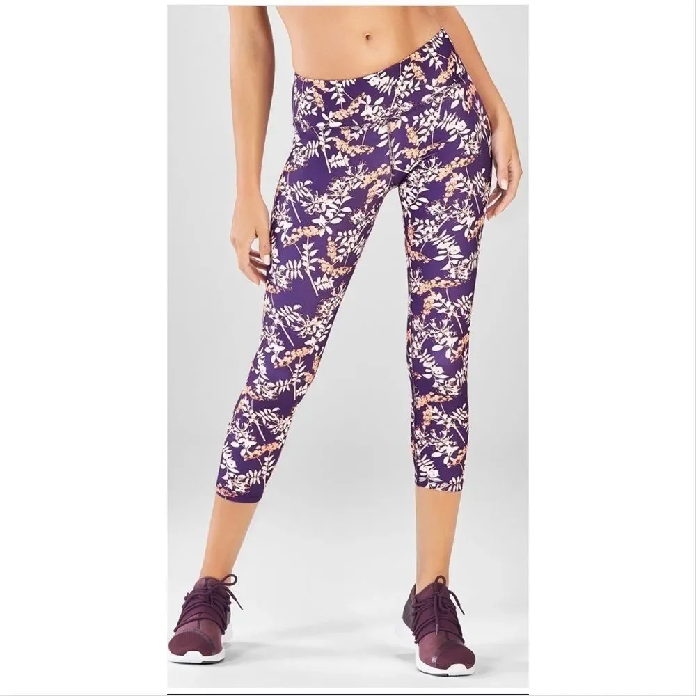 Fabletics Mid Rise PowerHold Capri - Picture 1 of 12